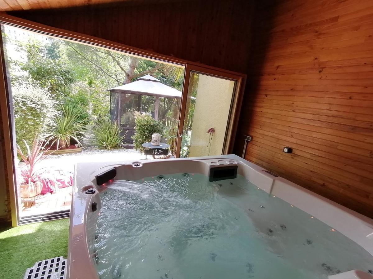 Guest House Dans Jardin Exotique Proche D'Une Voie Verte モルレー エクステリア 写真